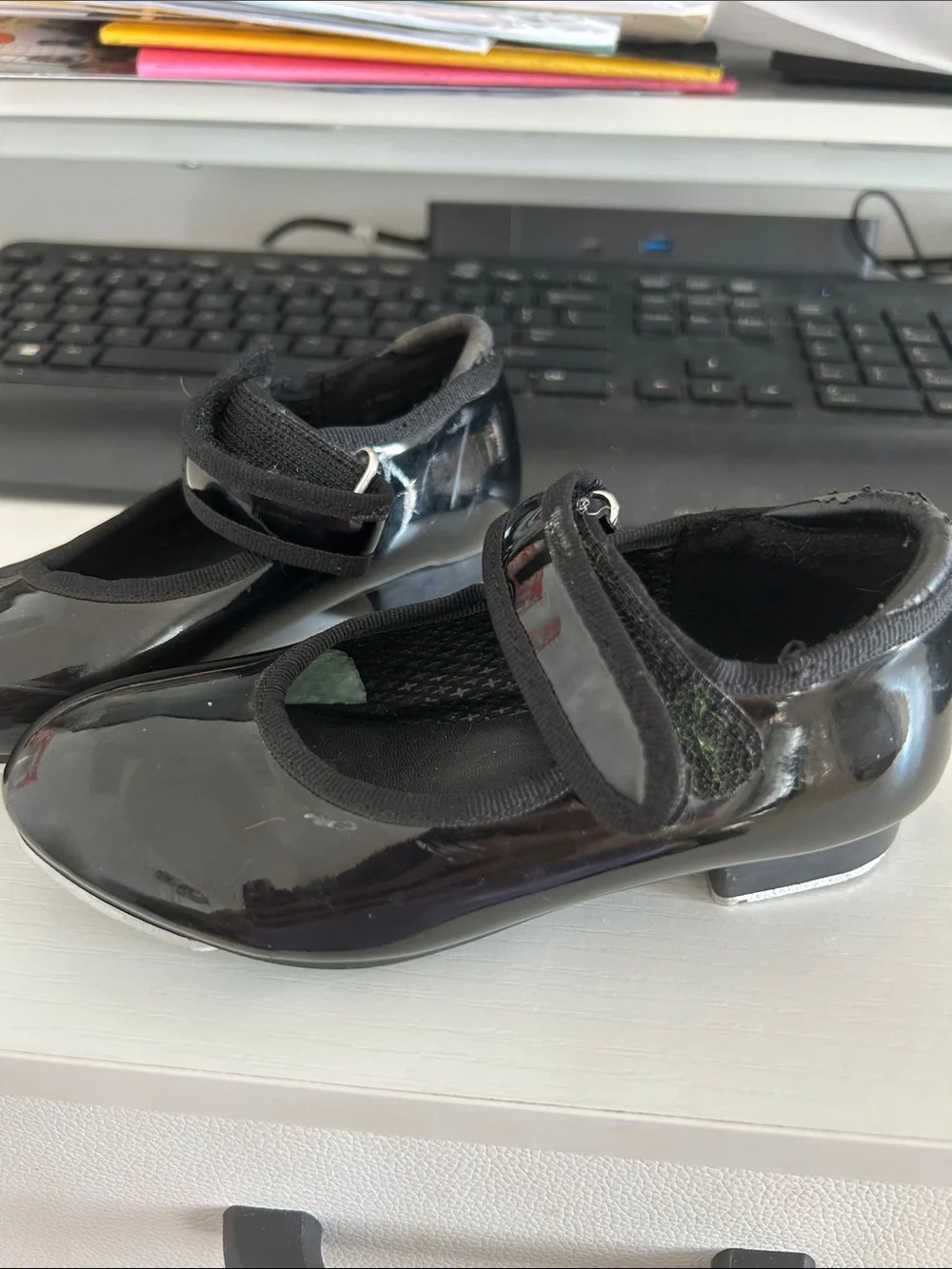 Toddler girls size 9 tap shoes patent black Velcro strap dance shoes performance